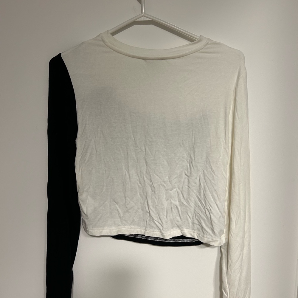 Chic Asymmetrical Black and White Long Sleeve Top - Picture 3 of 3